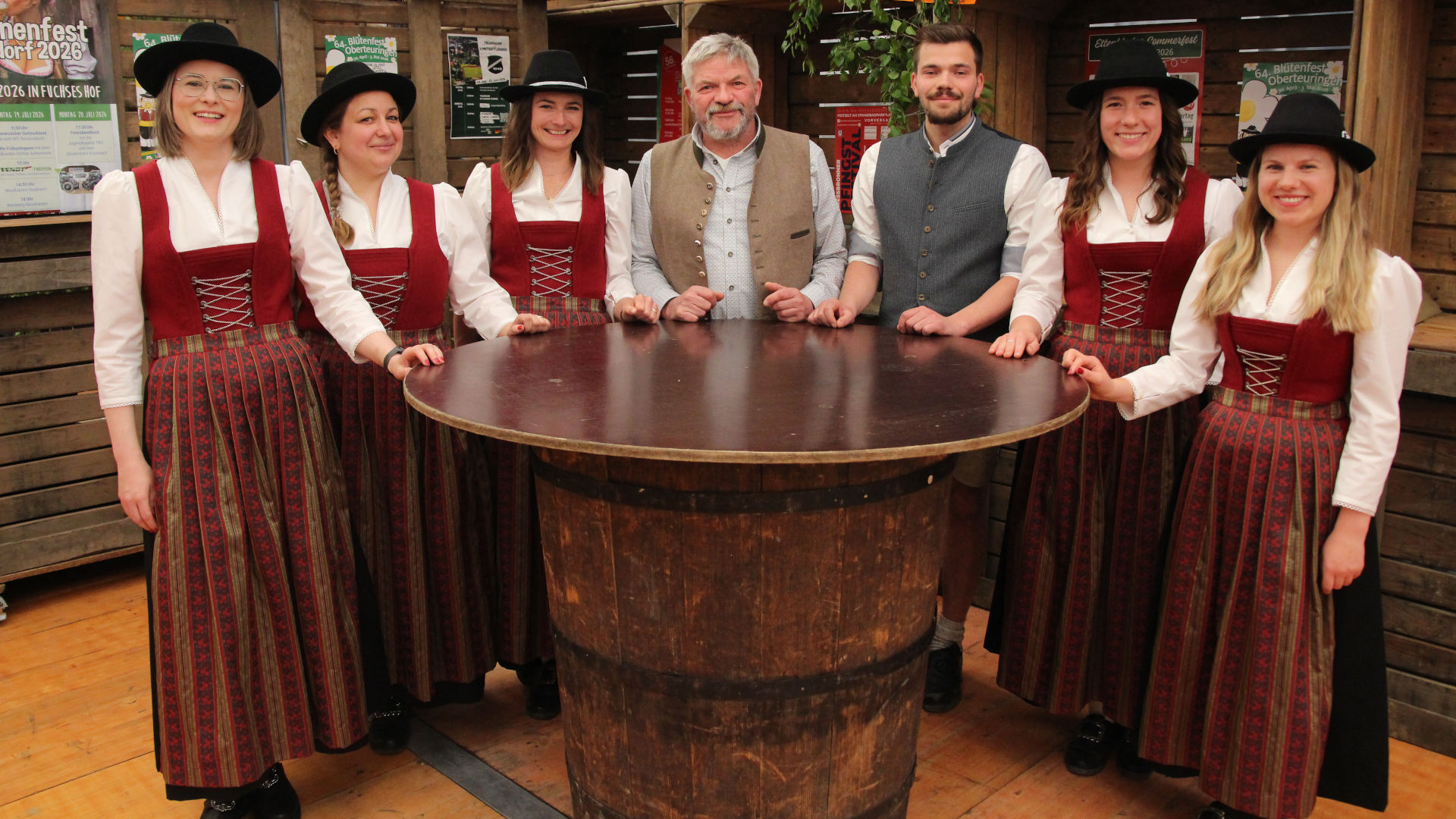 Trachtenausstatter Milz mit unseren Musikerinnen